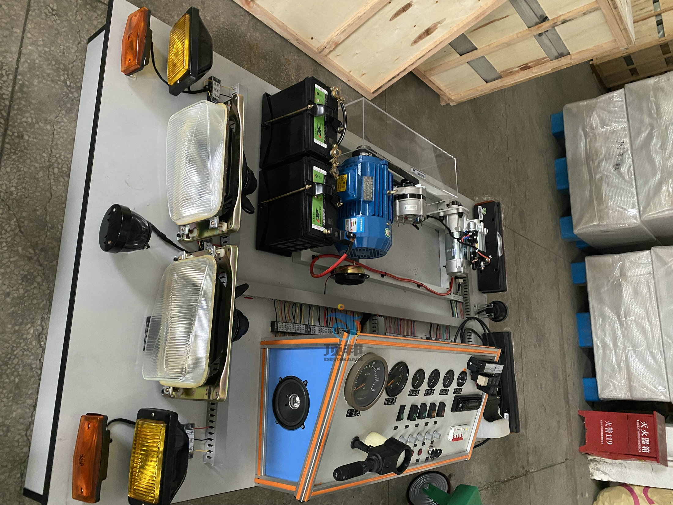 斯太尔台式全车电器实训台